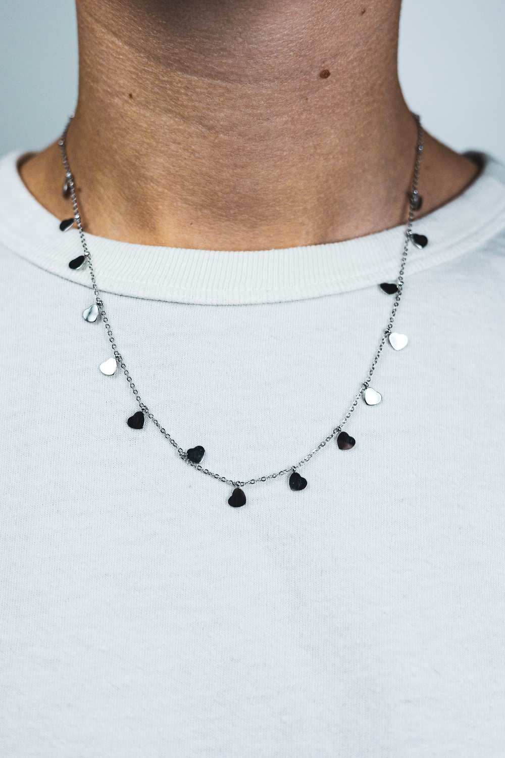 CUORI SOSPESI – Collana con charm a cuore