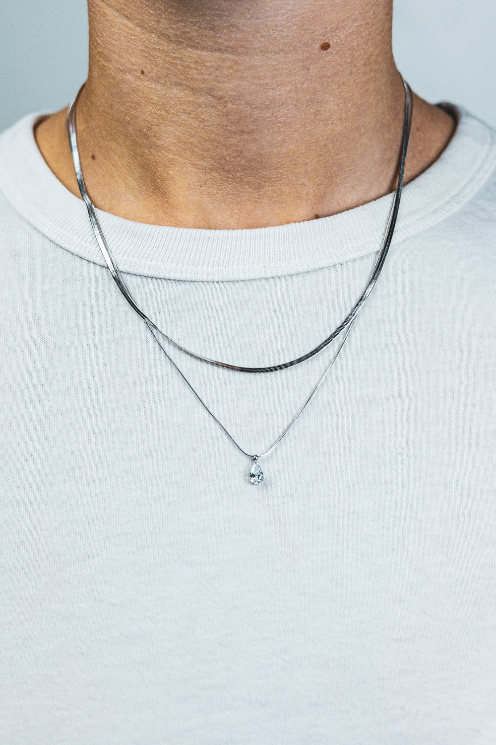 DOPPIO SPLENDORE – Collana doppio filo con zircone