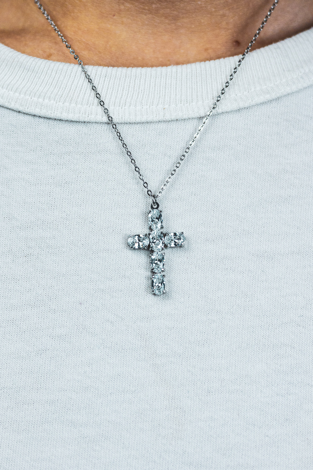 CROCE DI LUCE – Collana con zirconi scintillanti