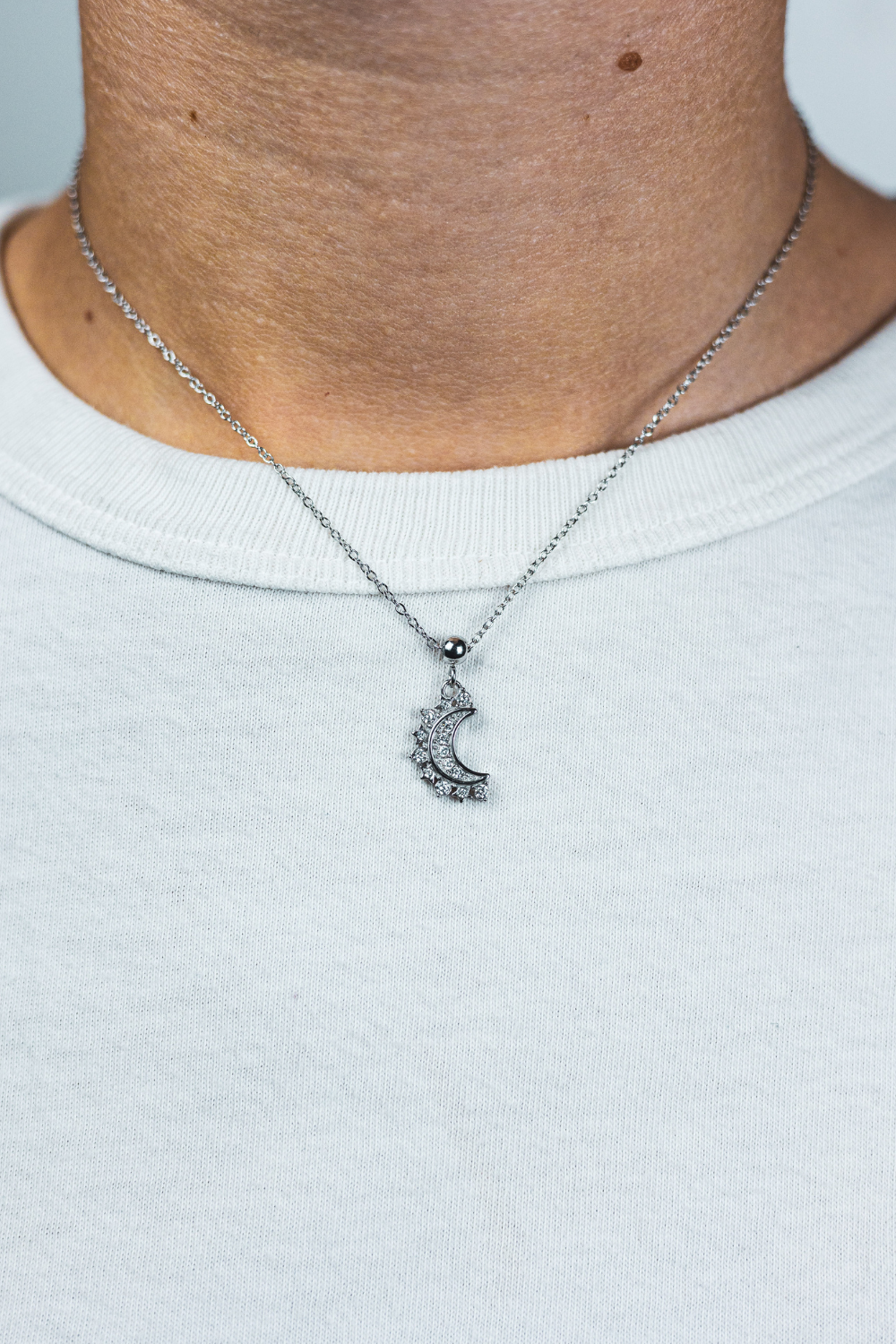 LUNA DI CRISTALLO – Collana con pendente a mezzaluna