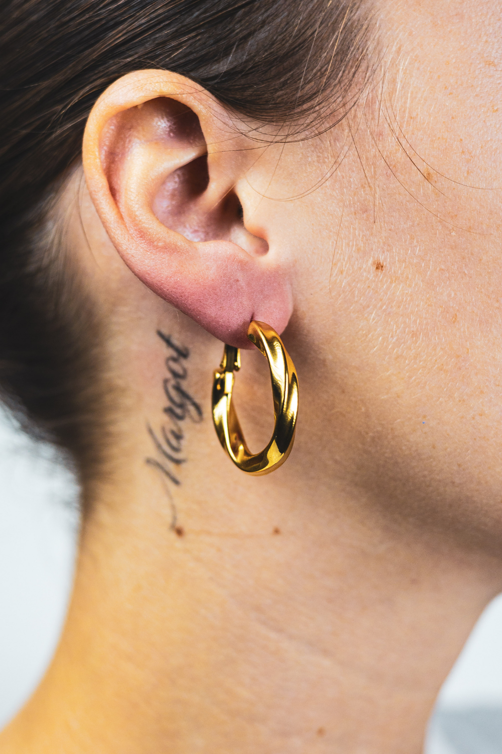 ETERNA – Orecchini a cerchio twist